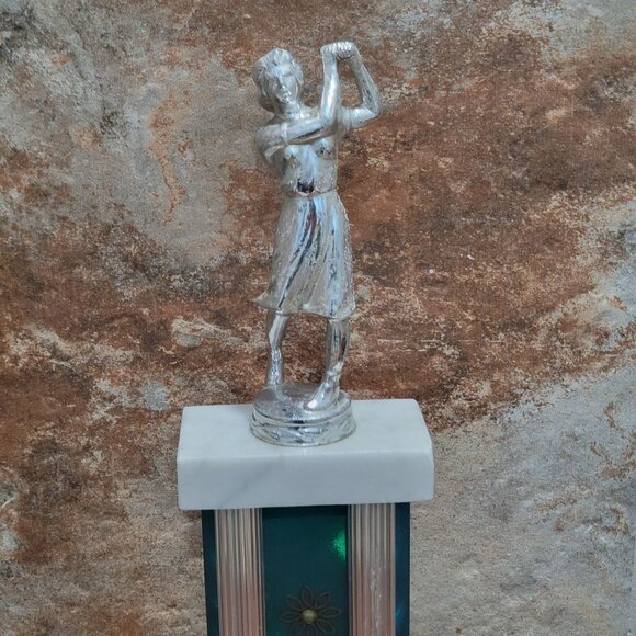 Vintage Golf Trophy Female Golfer Figurine Missing Golf Club - Picture 9 of 13